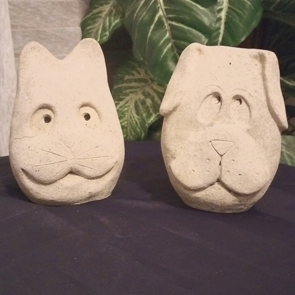 ⚜️ Pair of Decorative Garden Rocks